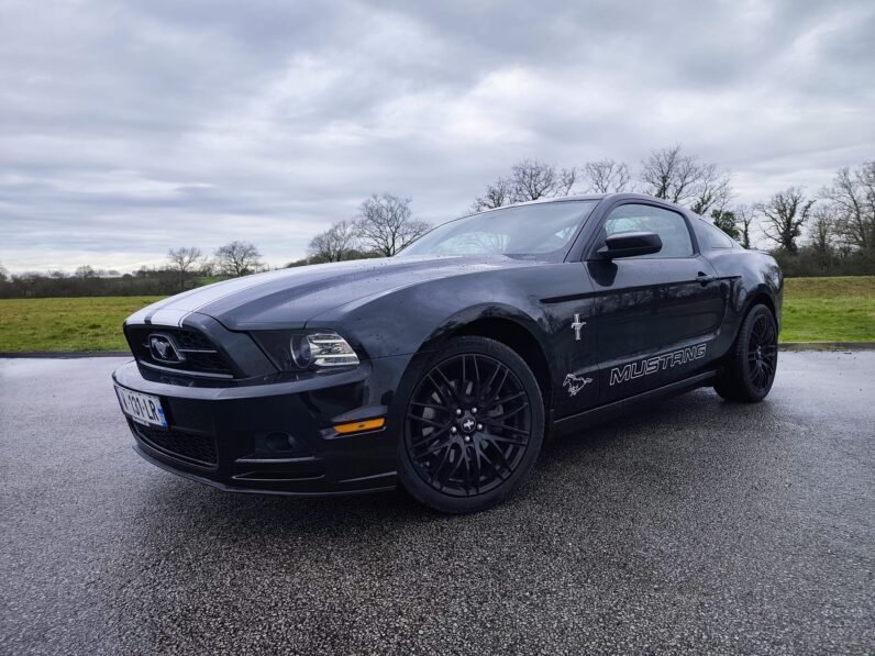 FORD MUSTANG
