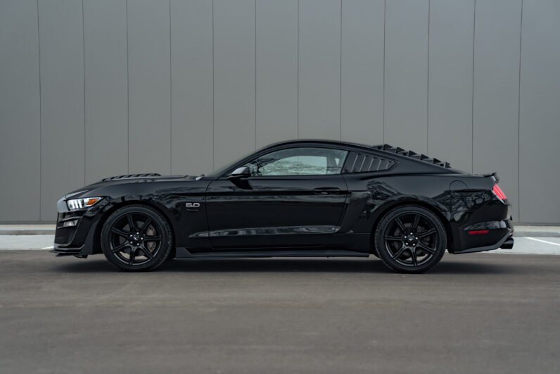 FORD MUSTANG