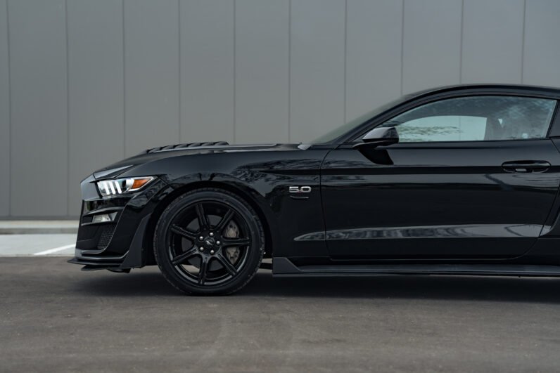 FORD MUSTANG