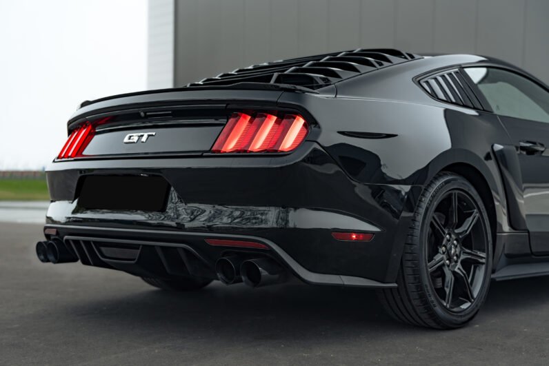 FORD MUSTANG
