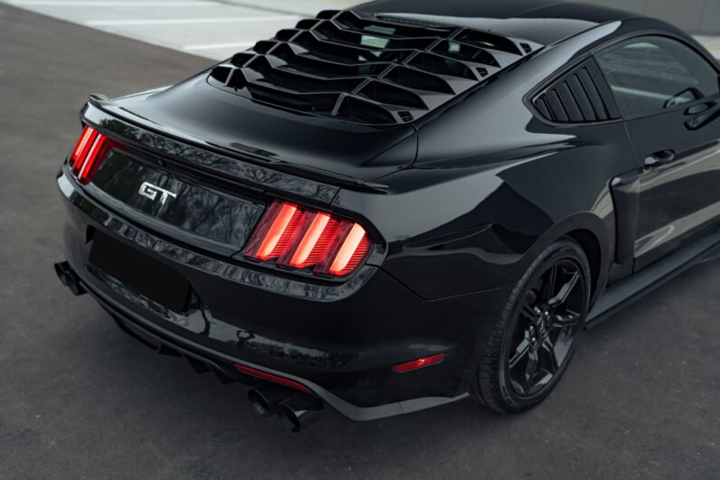 FORD MUSTANG