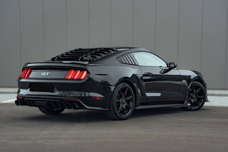 FORD MUSTANG