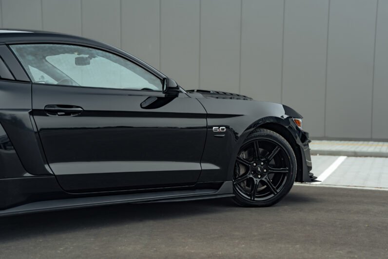 FORD MUSTANG