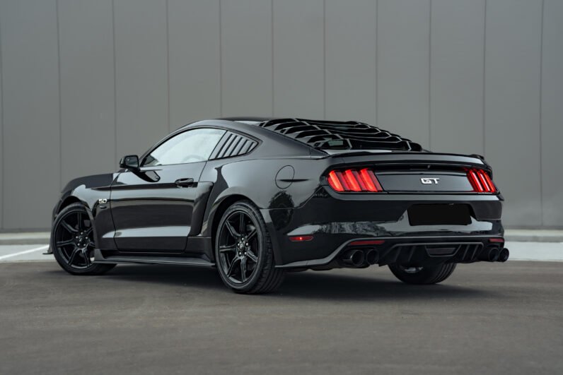 FORD MUSTANG