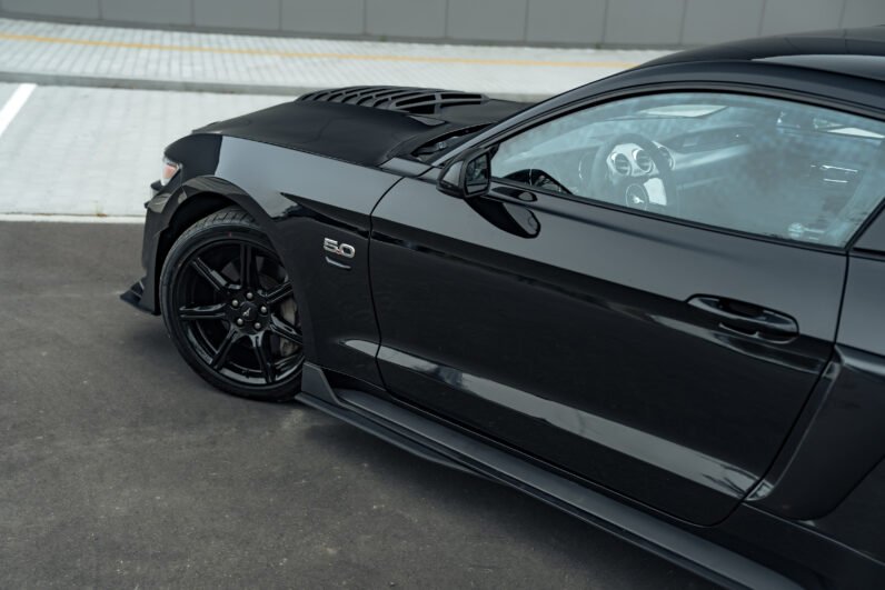 FORD MUSTANG