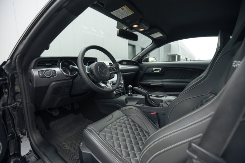 FORD MUSTANG