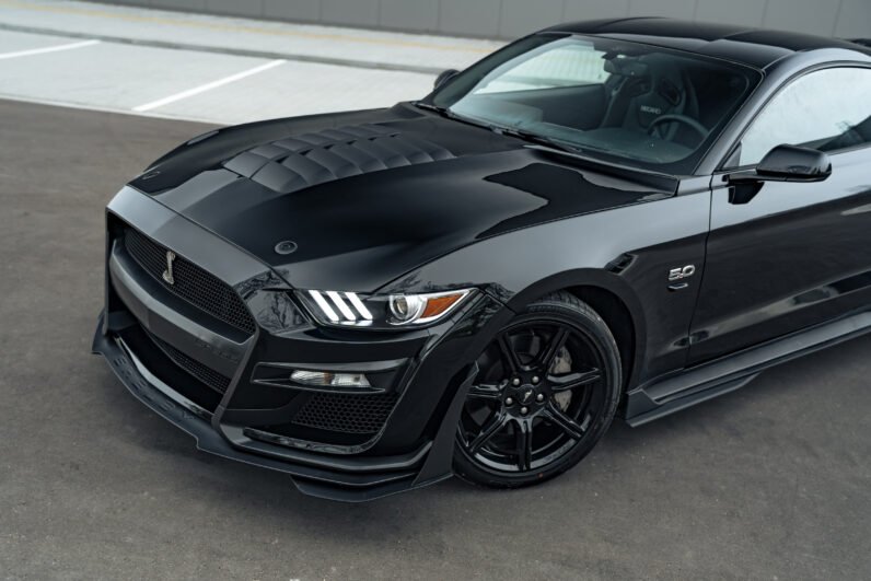FORD MUSTANG