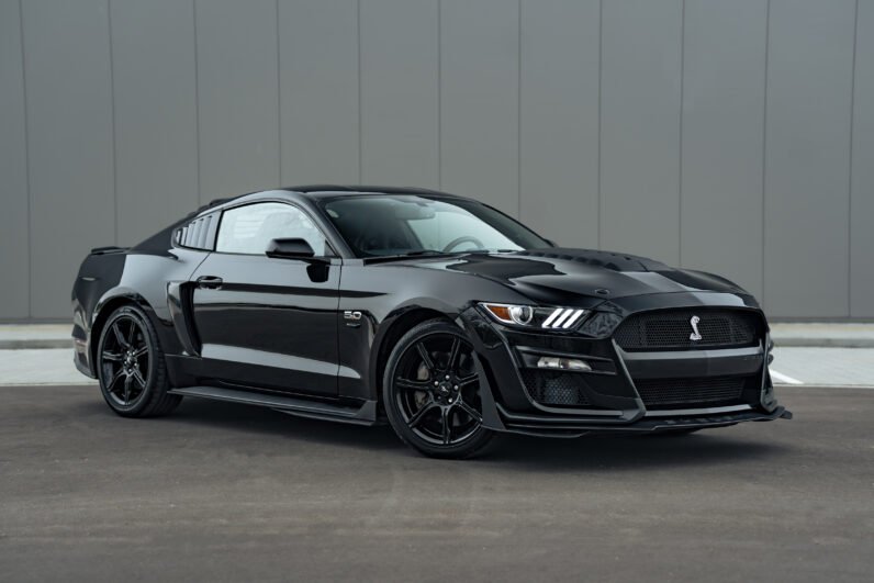 FORD MUSTANG
