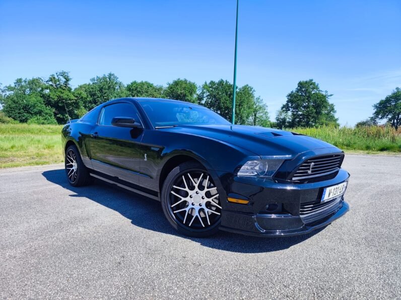 FORD MUSTANG