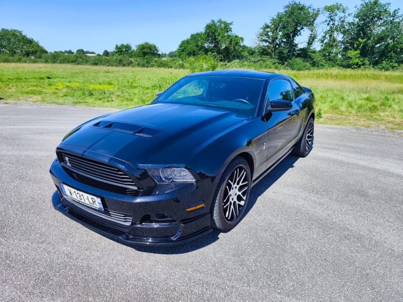 FORD MUSTANG