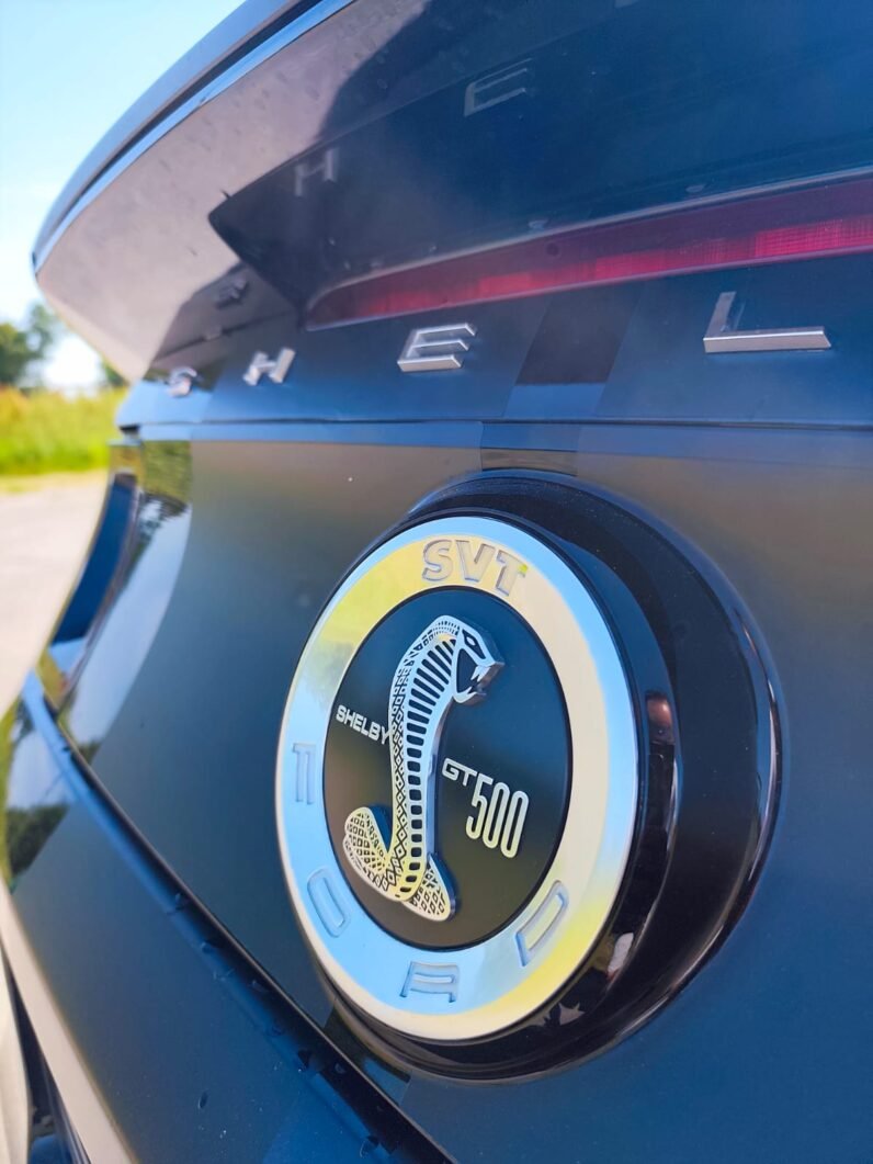 FORD MUSTANG