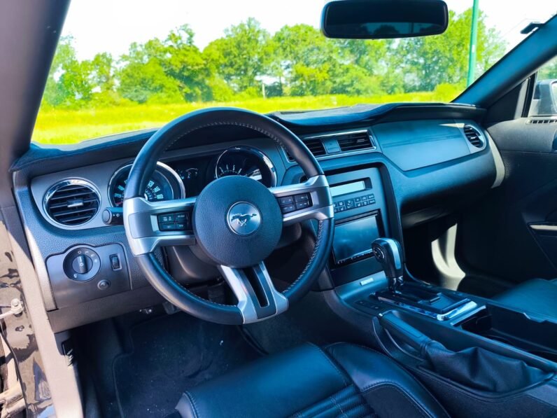 FORD MUSTANG