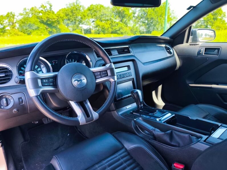 FORD MUSTANG