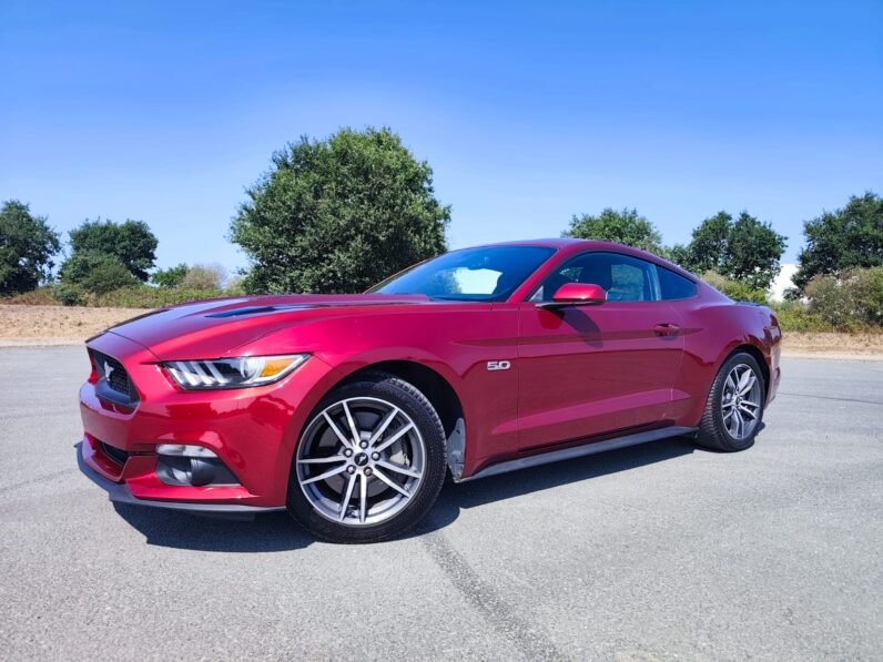 FORD MUSTANG