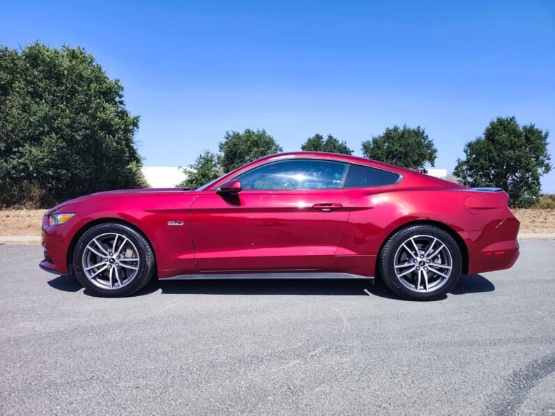 FORD MUSTANG