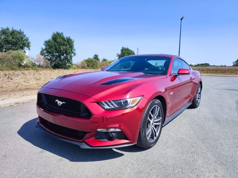 FORD MUSTANG