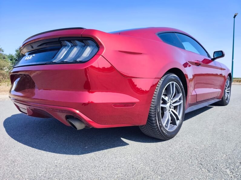 FORD MUSTANG