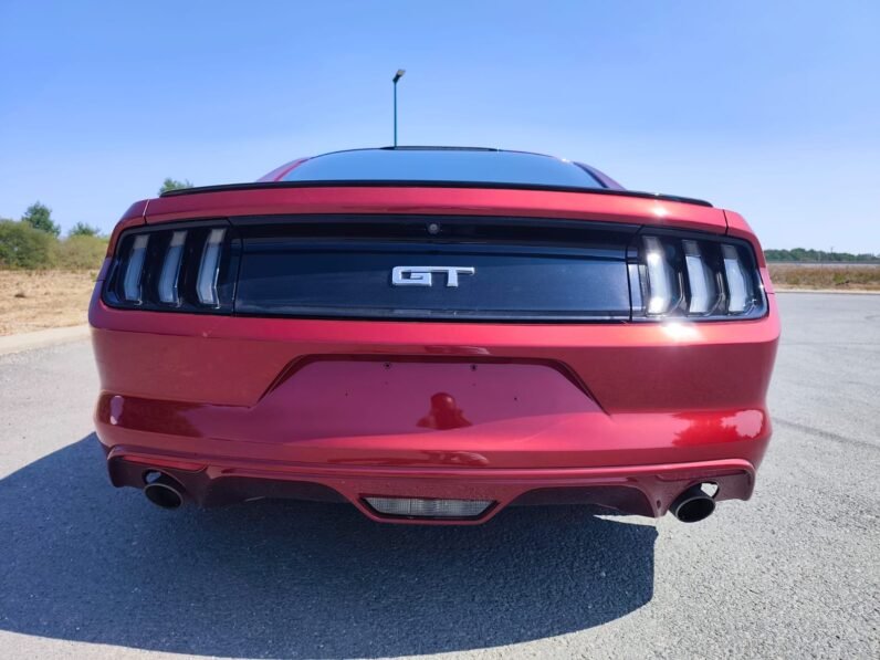 FORD MUSTANG