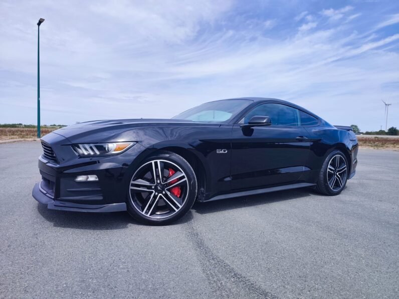 FORD MUSTANG