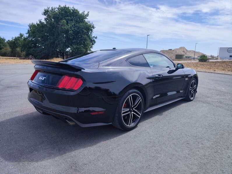FORD MUSTANG